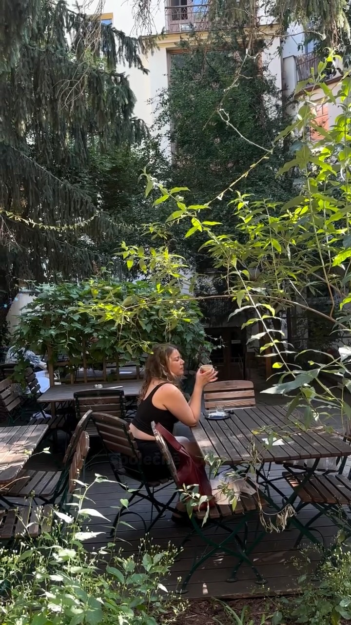 Zahrada Kavárny Čekárna – ranní pilates a pohoda